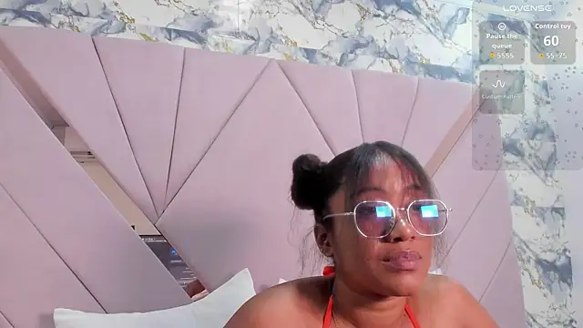 mia rouxx1 online show from May 5, 4:48 am