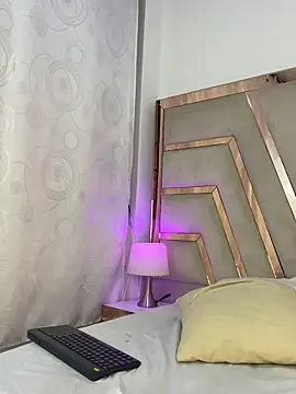 Swee  Kitty19 online show from April 3, 4:30 am