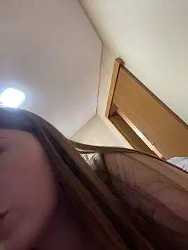 vvtzzu online show from March 25, 1:32 pm