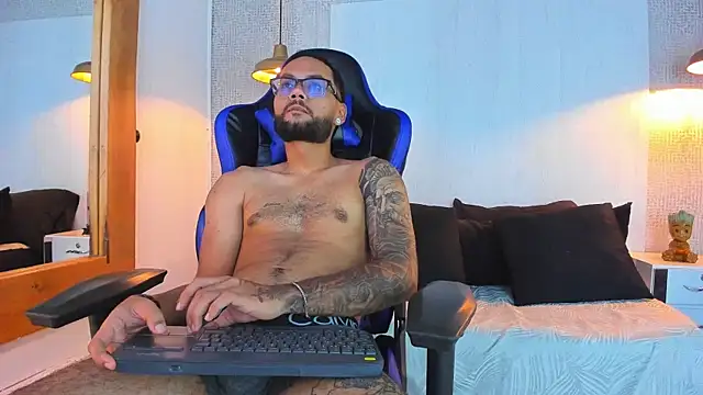 KyleJoss30 online show from April 22, 9:21 pm