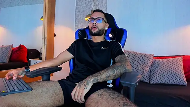 KyleJoss30 online show from May 3, 9:07 pm
