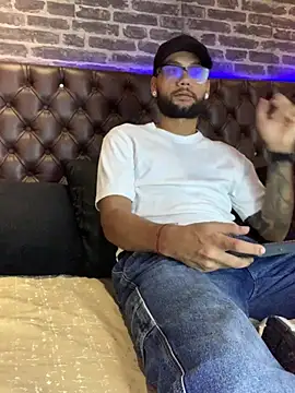 KyleJoss30 online show from March 24, 9:15 pm