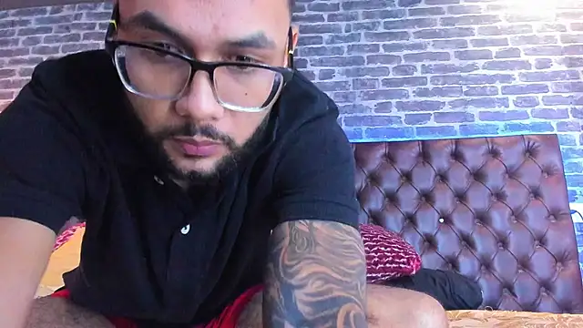 KyleJoss30 online show from May 2, 9:09 pm