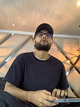 KyleJoss30 online show from March 26, 9:24 pm