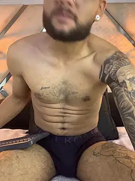 KyleJoss30 online show from April 12, 9:29 pm