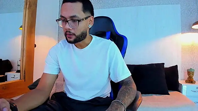KyleJoss30 online show from April 21, 8:59 pm