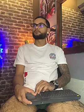 KyleJoss30 online show from April 7, 9:16 pm