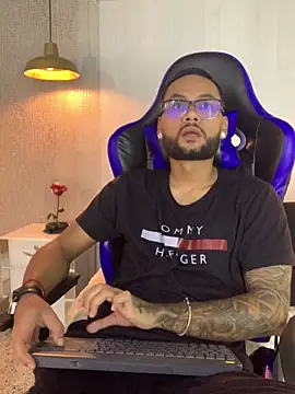 KyleJoss30 online show from April 19, 9:06 pm
