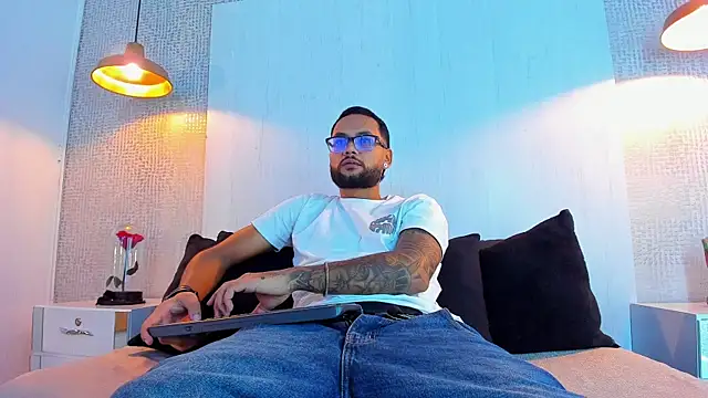 KyleJoss30 online show from April 23, 9:16 pm