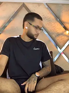 KyleJoss30 online show from April 2, 9:43 pm