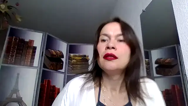 Selena Moo online show from April 5, 8:10 am