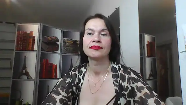 Selena Moo online show from August 2, 8:45 am
