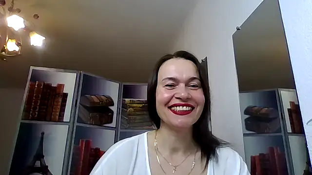 Selena Moo online show from April 22, 7:15 am