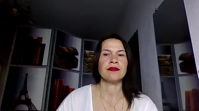 Selena Moo online show from April 2, 7:15 am