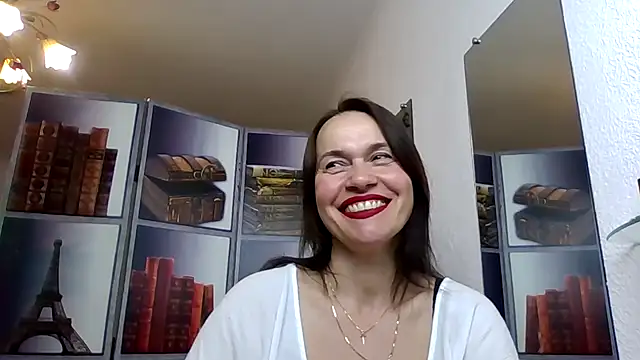 Selena Moo online show from May 9, 9:01 am