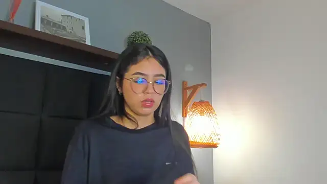 sofi alix online show from April 5, 8:04 pm
