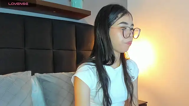 sofi alix online show from April 10, 8:05 pm