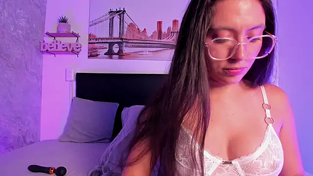 SofiaLujan  online show from April 21, 1:42 am