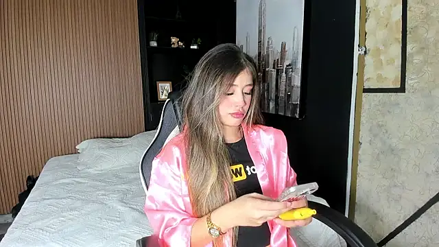 EmilyJohnsoon online show from May 14, 10:51 pm