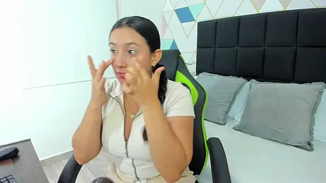 kira relish online show from April 5, 11:17 am