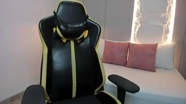 kira relish online show from May 28, 1:57 am