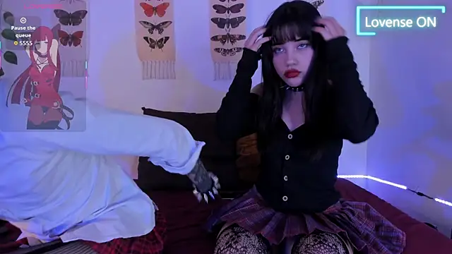 JuneVelvet online show from April 26, 1:14 am