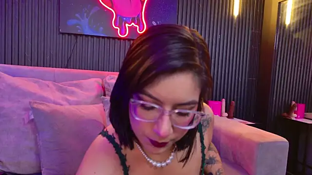 HannaMiller01  online show from April 25, 8:06 pm