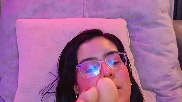 HannaMiller01  online show from April 19, 6:10 pm