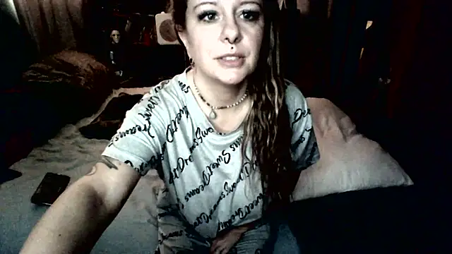 Snapshot of adirajade chatting on March 26, 2:37 pm adirajade online show from March 26, 2:37 pm