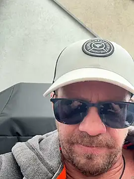 Snapshot of stefhart chatting on April 2, 1:29 pm stefhart online show from April 2, 1:29 pm