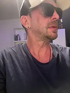 Snapshot of stefhart chatting on March 31, 9:17 pm stefhart online show from March 31, 9:17 pm