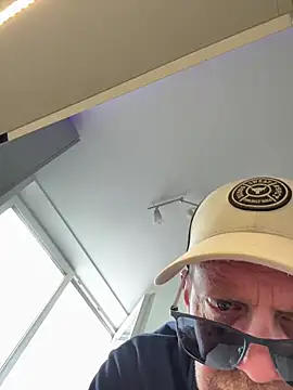 Snapshot of stefhart chatting on March 30, 7:43 am stefhart online show from March 30, 7:43 am