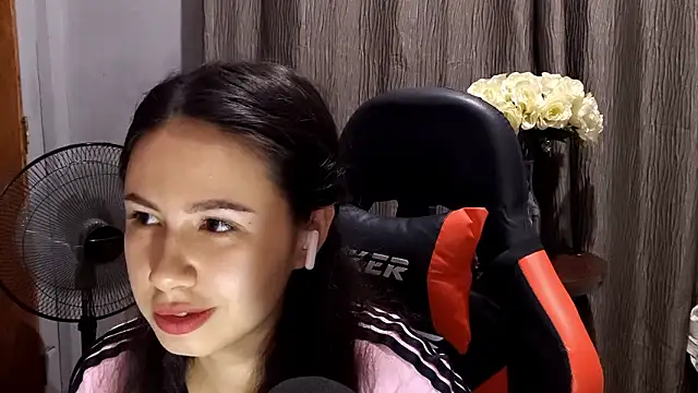 SeleneChiang online show from March 22, 11:23 am