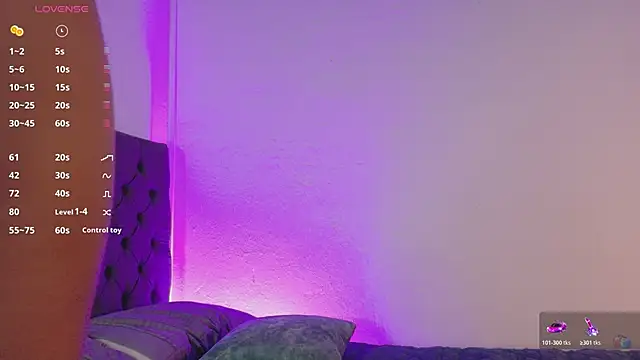Snapshot of Aimi_velvet chatting on May 7, 1:32 am Aimi velvet online show from May 7, 1:32 am