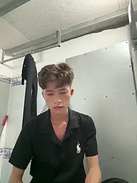 Nguyencuong1999 online show from April 24, 4:47 am
