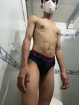 Nguyencuong1999 online show from April 4, 5:41 pm