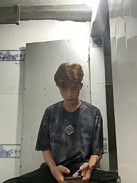 Nguyencuong1999 online show from May 3, 6:29 am