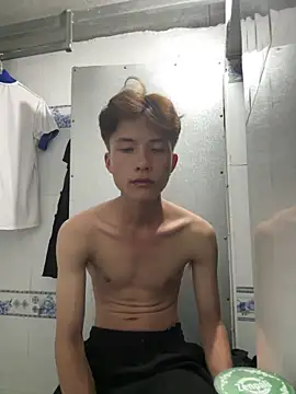 Nguyencuong1999 online show from April 28, 3:38 pm