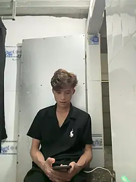 Nguyencuong1999 online show from May 4, 5:22 am