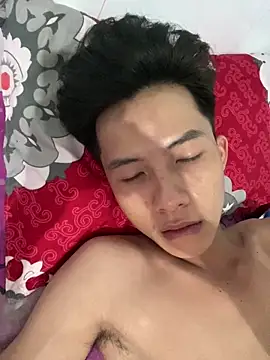 Nguyencuong1999 online show from April 18, 1:30 am