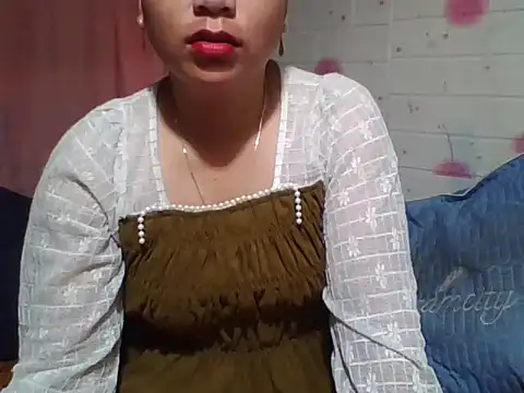 Hena   online show from April 9, 11:00 pm