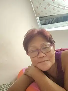 Snapshot of Sunflower1956 chatting on May 20, 7:22 pm Sunflower1956 online show from May 20, 7:22 pm