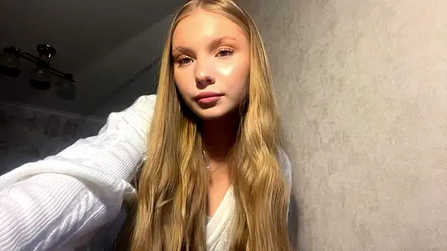 CarolineNine online show from April 24, 3:36 pm