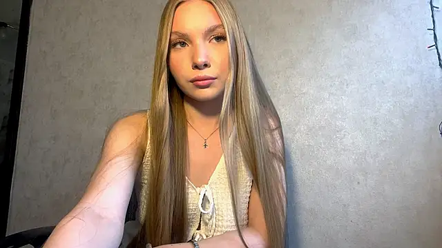 CarolineNine online show from April 5, 2:13 pm