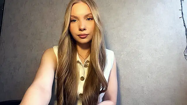 CarolineNine online show from April 9, 2:12 pm