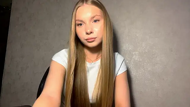 CarolineNine online show from April 15, 3:38 pm