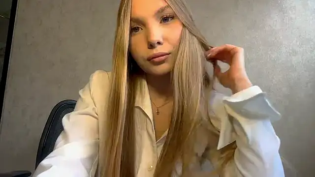 CarolineNine online show from March 29, 12:51 pm
