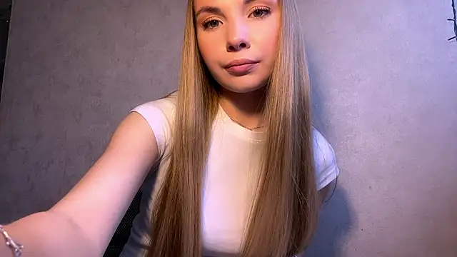 CarolineNine online show from May 15, 2:48 pm