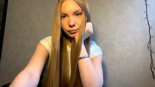 CarolineNine online show from March 30, 2:18 pm