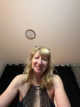 MatureKim online show from April 12, 8:01 pm